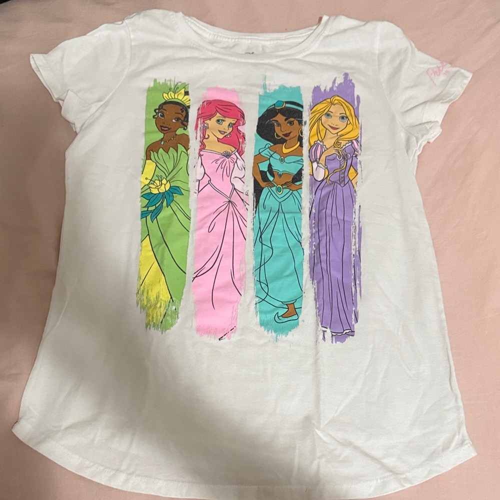 Disney Princess White Tee 💚❤️ 5/$25 💜